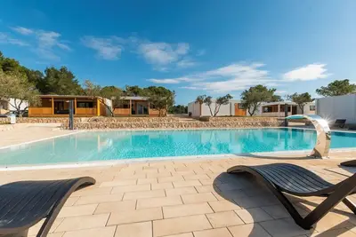 Mobile House With Pool in Pakoštane