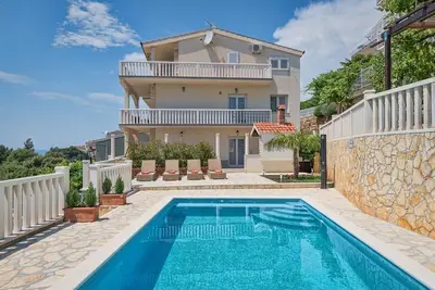 Apartment for 4 Persons With Pool