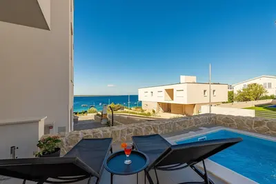 Image de New! Sunshine Apartment with a Private Pool by the Beach One