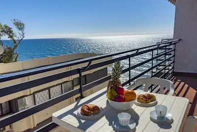 Image de Mediterráneo 6-9: Charming Beachfront Studio with Stunning Sea Views.