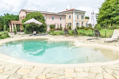 Image de Joli appartement avec climatisation, Wifi, piscine, balcon, animaux admis et parking