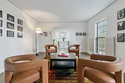 Image de The Retro Minimalist Cozy 3br Home in Upscale Sandy Springs near Northside Med