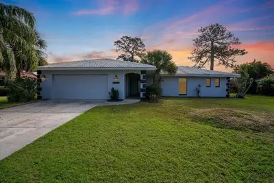Image de Luxury Short-Term Rental in Gulf Gate Woods – Minutes from Siesta Key!