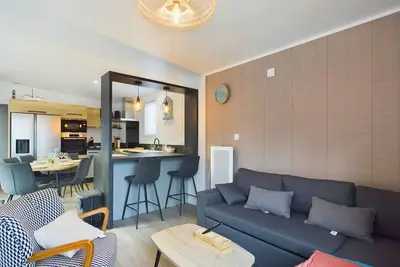 Image de Joli chalet pour 6, piscine chauffée à l'année