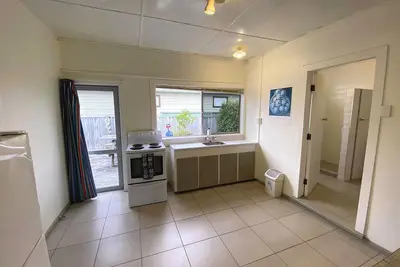 Image de Whangamatā Coastal Escape: 2-Bed Home with Bbq, Fireplace & Beach Access
