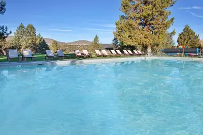 Image de 2br Townhome |  Golf. Pool. Free Parking. Pet Friendly