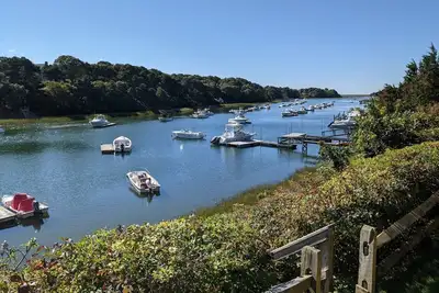 Image de Pet Friendly Waterfront Overlooking Oyster River