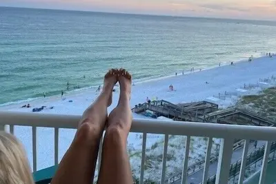 Image de (723) Beautiful, Top Floor Unit w/ Stunning Views! Free Beach Service