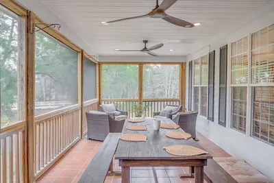 Image de Beautiful Southern Luxury Home in Savannah Yacht Club By Lucky Savannah