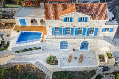 Image de Incredibly beautiful Stone House \"Villa Lota\"