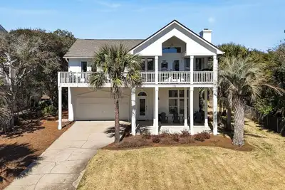 Gulf Views - Private Beach Access Across Street