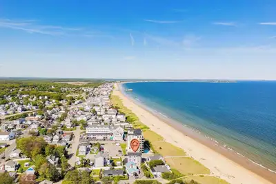 Image de Oceanfront Home | Beach Access | Deck + Ping Pong
