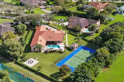 Image de Grand 6br Plantation Estate w/ Tennis & Pool