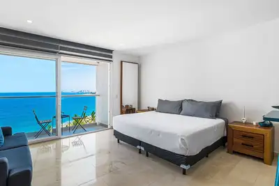 Modern oceanfront studio with breathtaking sunsets, heated pools & beach access