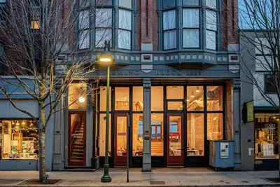 Image de Historic Waterfront Hotel & Event Space in downtown Port Townsend