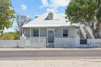 Image de Charming Sunnyside Cottage with Sunset views from veranda!