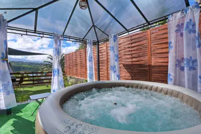 Image de Ti kaz' bourbon vanille - Vue montagne, jacuzzi
