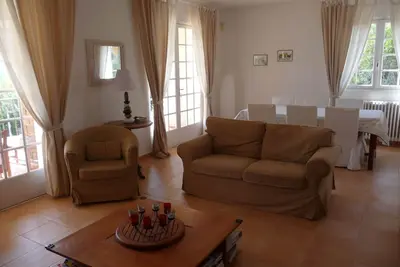Image de Belle maison, très bien située, 4 à 10 personnes, avec piscine et climatisation.