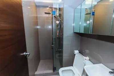 Image de Modern 2br Makati Condo Air Residences w\/ Pool, Gym, Parking, 300 Mb Internet