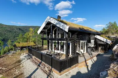 Image de Moose Lodge is an atmospheric, luxurious, and modern home for 6 people with a beautiful view of the lake.