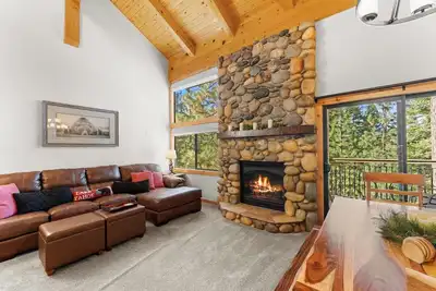 Image de Cozy Northstar Townhome with Mountain Charm!