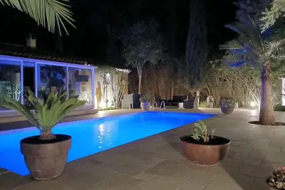 Image de Superbe villa avec piscine, 3 chambres, 2 salles de bains, grand séjour. . . . . . .