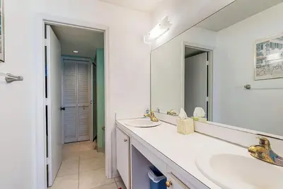 Image de Snowbirds Dream, 3 bedroom condo on the ocean!