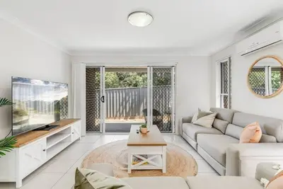 Image de Contemporary Chic on Cbd Fringe!