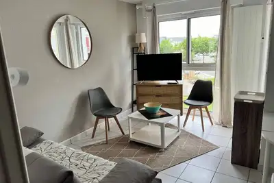 Image de Studio Cabine, balcon plein sud et parking, 23m2, 10min plage et centre ville