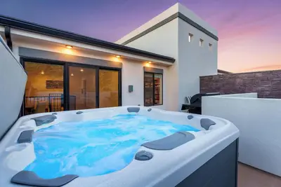 Image de New! Private Hot tub - Hurricane Ut - Sleeps 20