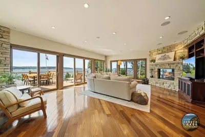 Image de Grand Luxe | Geneva Lakefront Escape | Pier | Tennis & Pickleball Court | Views