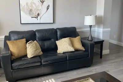 Image de Cozy 1br, 1ba in Midtown - Sleeps 4, Near Attractions & Dining!