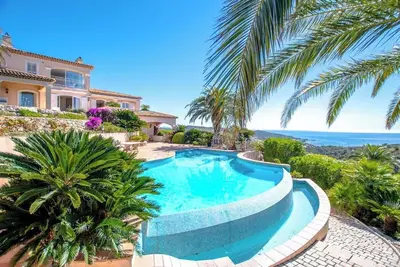 Image de Magnifique villa avec piscine vue mer panoramique