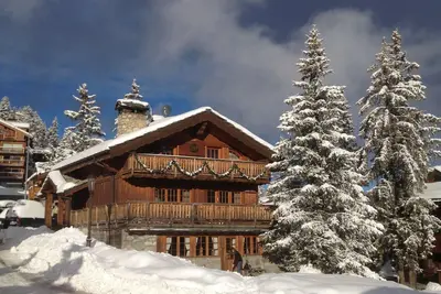 Sur les pistes Rez de chalet appartement spacieux 5 chambres à Courchevel 1850