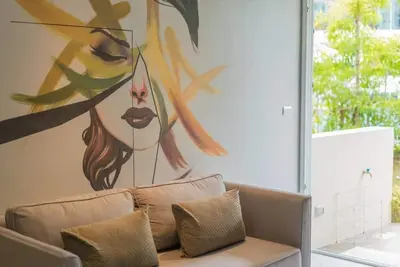 Stylish 1 Bedroom Apartment! Sea and Pool views from Patio