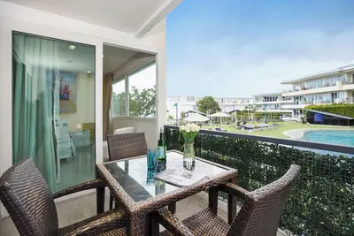 Image de Super 2 Bedroom Apartment with Balcony, Pool & Sea Views - 10 mins from beach