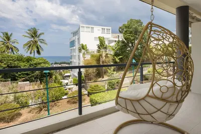 Image de Amazing Balcony with Sea & Sunset Views - 2 Bedrooms. 10 minute walk to beach