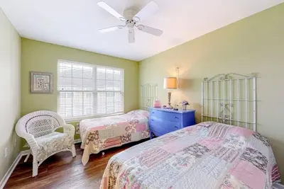 Image de Your Perfect Beach Getaway Awaits! \n\nhttps://www. youtube. com/watch?v=heHfGmIrJI4