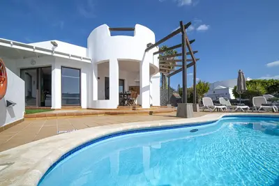 Image de Villa Estrella | Playa Blanca | 2 Bedrooms | Private Pool | Furnished Terrace | Prime Location | Your Perfect Lanzarote Retreat