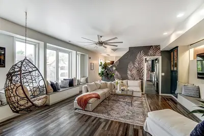Image de Sleeps 17 Event House in Cincinnati with 6 Bedrooms 5 Lofts