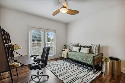 Image de Fully furnished Dallas 3 Bed & 3 Bath Condo with Skyline view