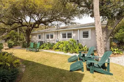 Image de Steps to the Beach! Spacious 7-Bed Home w/ Grill