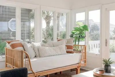 Image de 🏝️Luxe 5bd w/ Pool, Marsh Views & Steps to Beach