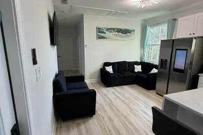 Image de Apartment B in a two-story duplex.