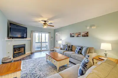 Image de 'Better Lake Than Never' Huddleston Condo