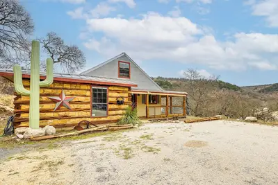 Image de Fire Pit, Views: Peaceful Texas Hill Country Cabin