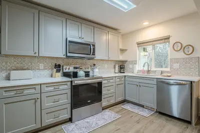 Image de Juliet Getaway: Stylish Family Retreat Near Downtown