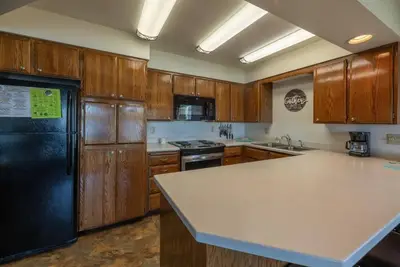 Image de 1 Bedroom apartment condo with lake view