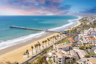 Image de San Clemente Sand Castle- Luxury 5br\/4ba, short walk to Beach w\/ Pool & Views!