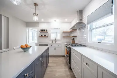 Image de 5-Min Walk to Downtown. 2025 Full Remodel with Central Air